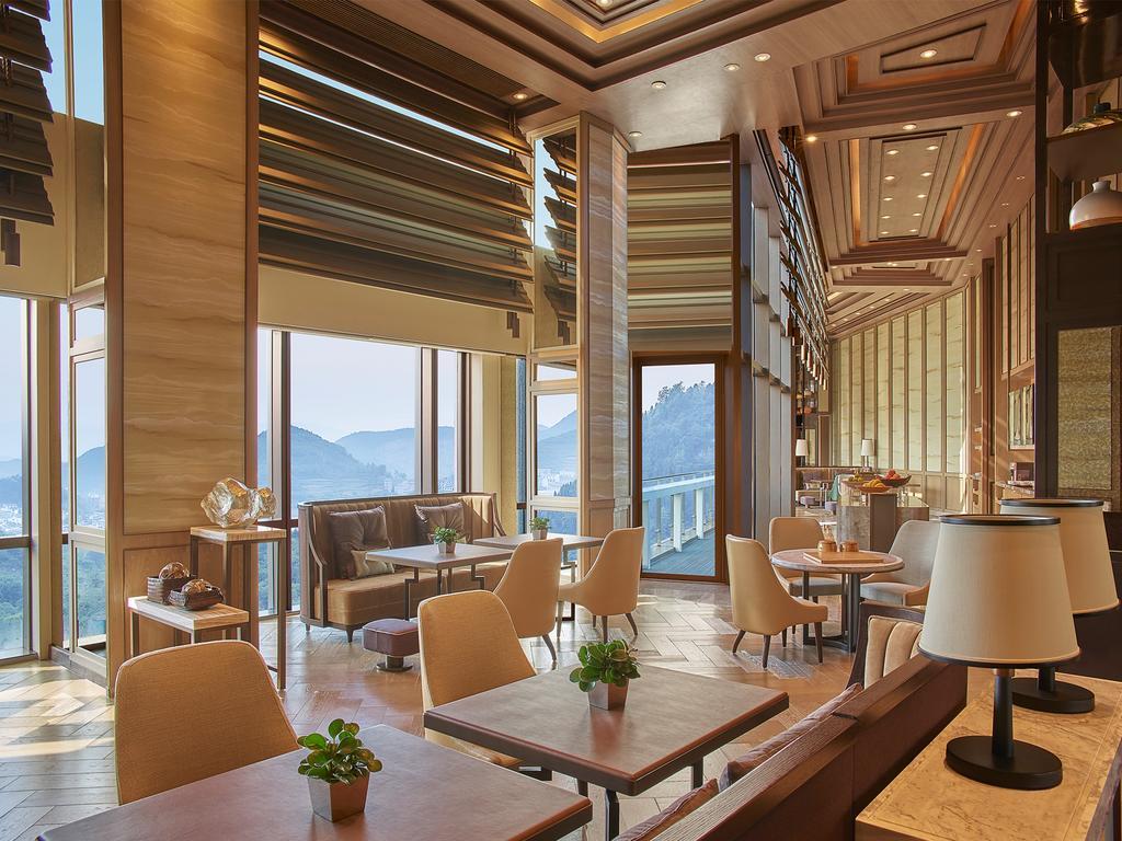 New World Guiyang Hotel Exterior photo